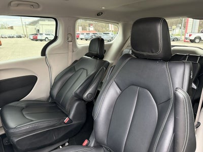 2024 Chrysler Pacifica Hybrid Select