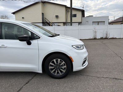 2024 Chrysler Pacifica Hybrid Select