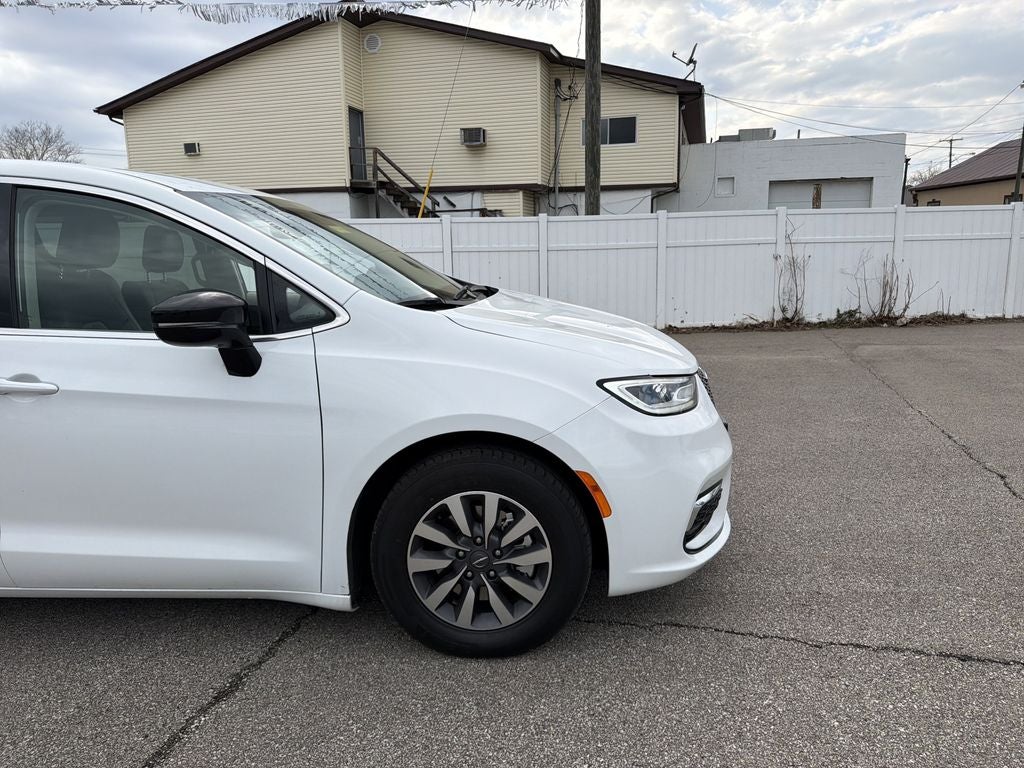 2024 Chrysler Pacifica Hybrid Select
