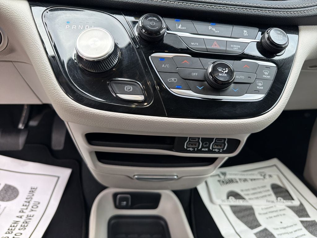 2024 Chrysler Pacifica Hybrid Select