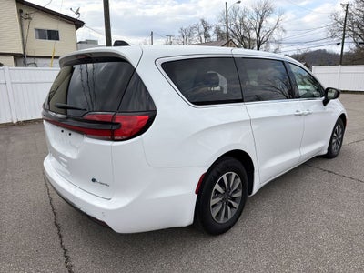 2024 Chrysler Pacifica Hybrid Select