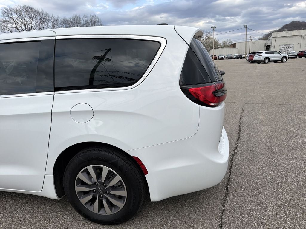 2024 Chrysler Pacifica Hybrid Select