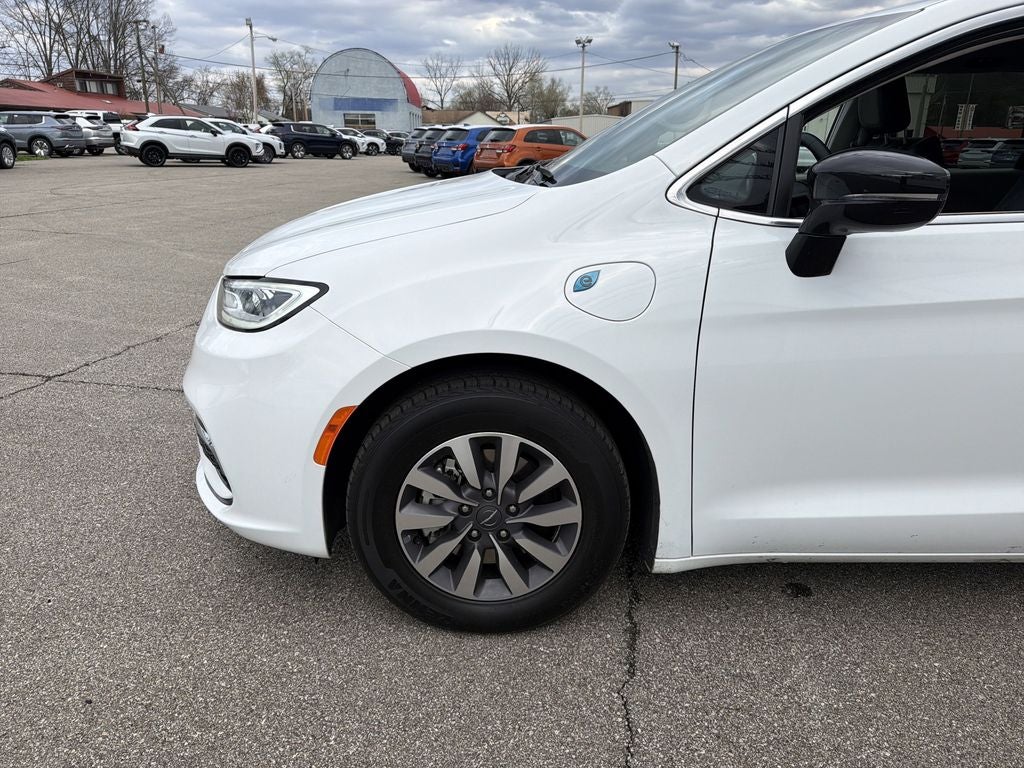 2024 Chrysler Pacifica Hybrid Select