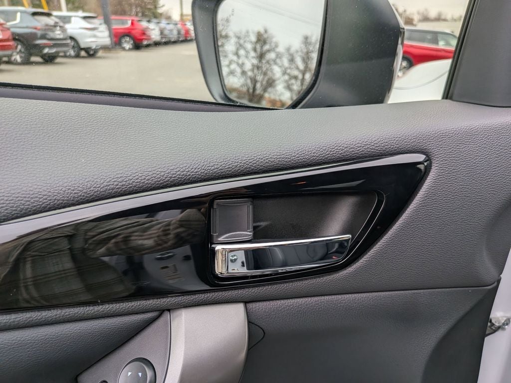 2025 Mitsubishi Eclipse Cross Base