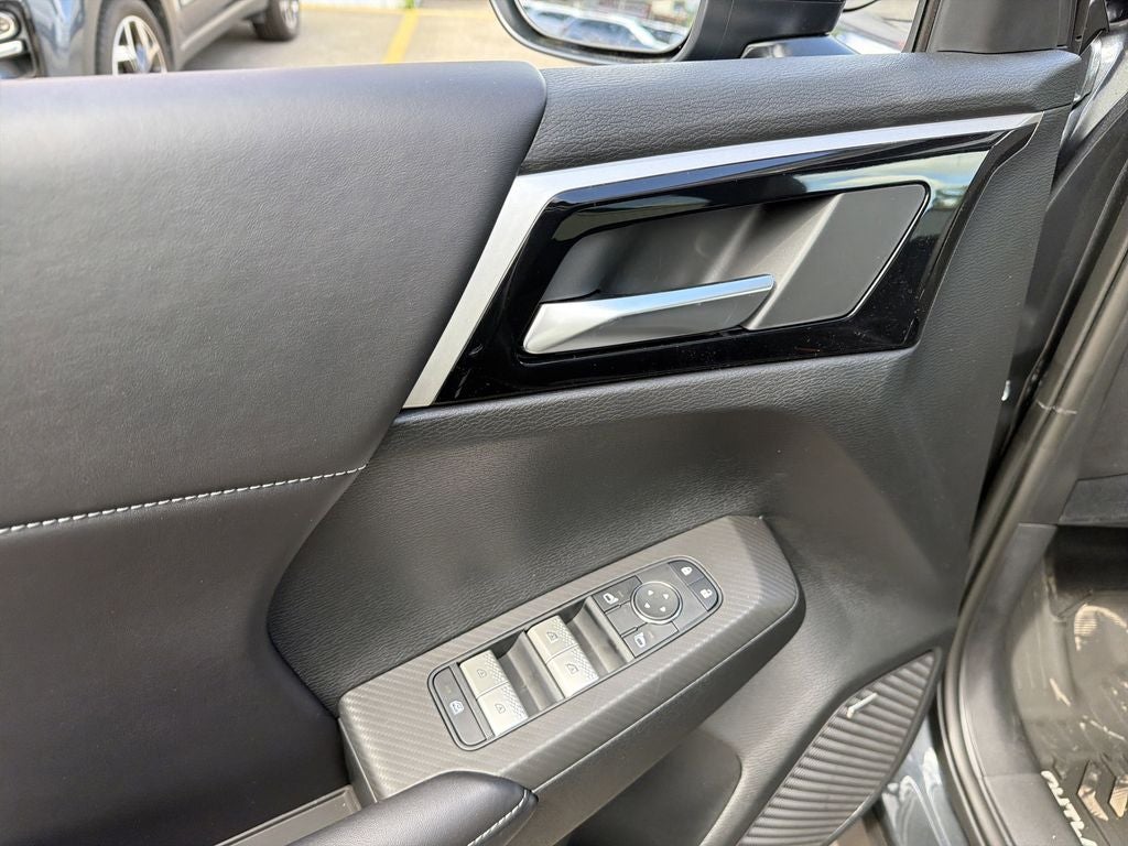 2026 Mitsubishi Outlander LE