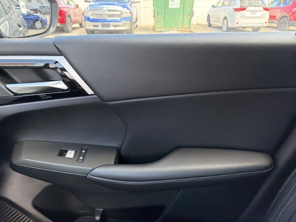2026 Mitsubishi Outlander LE