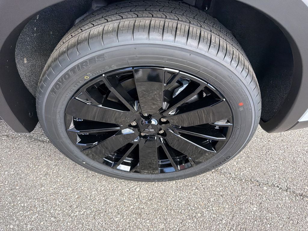 2026 Mitsubishi Outlander LE