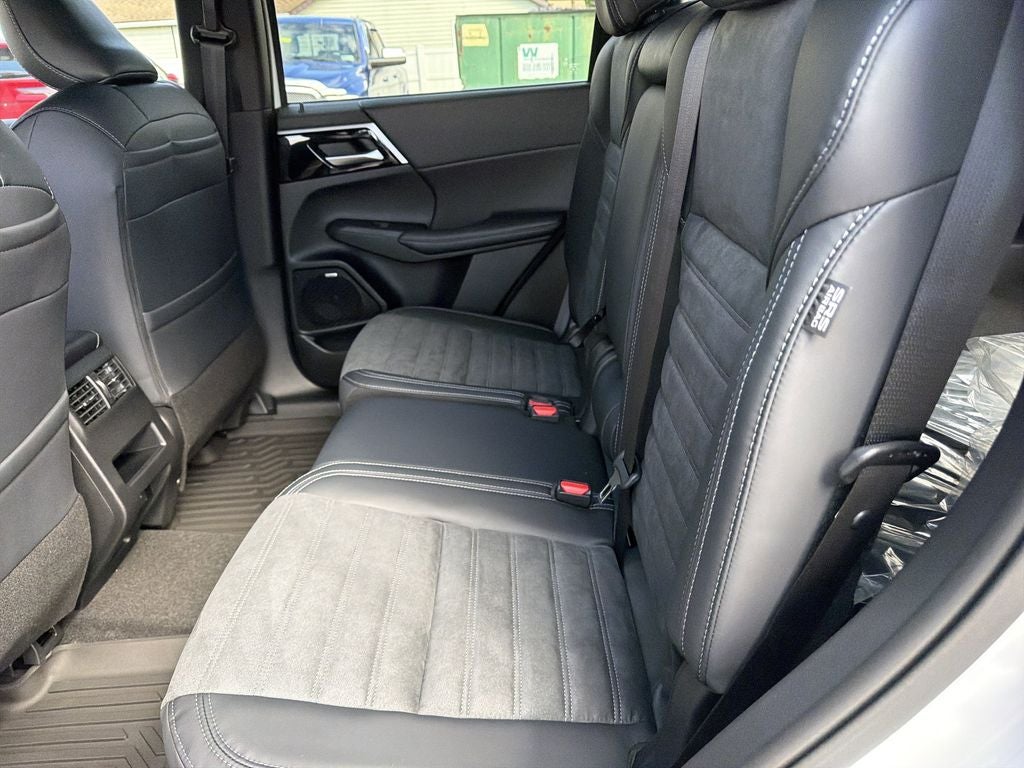 2026 Mitsubishi Outlander LE