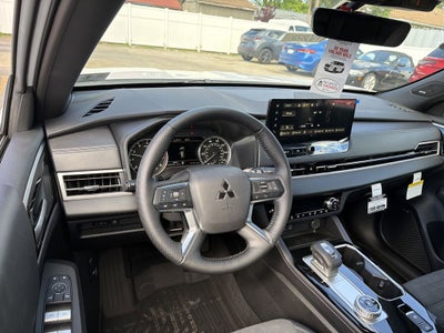 2026 Mitsubishi Outlander LE