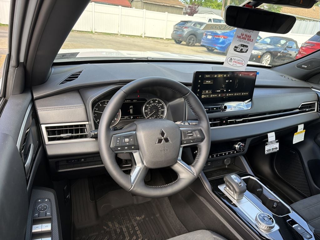 2026 Mitsubishi Outlander LE