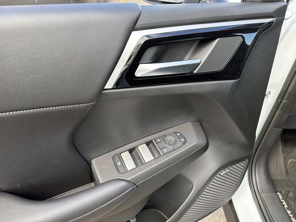2026 Mitsubishi Outlander LE