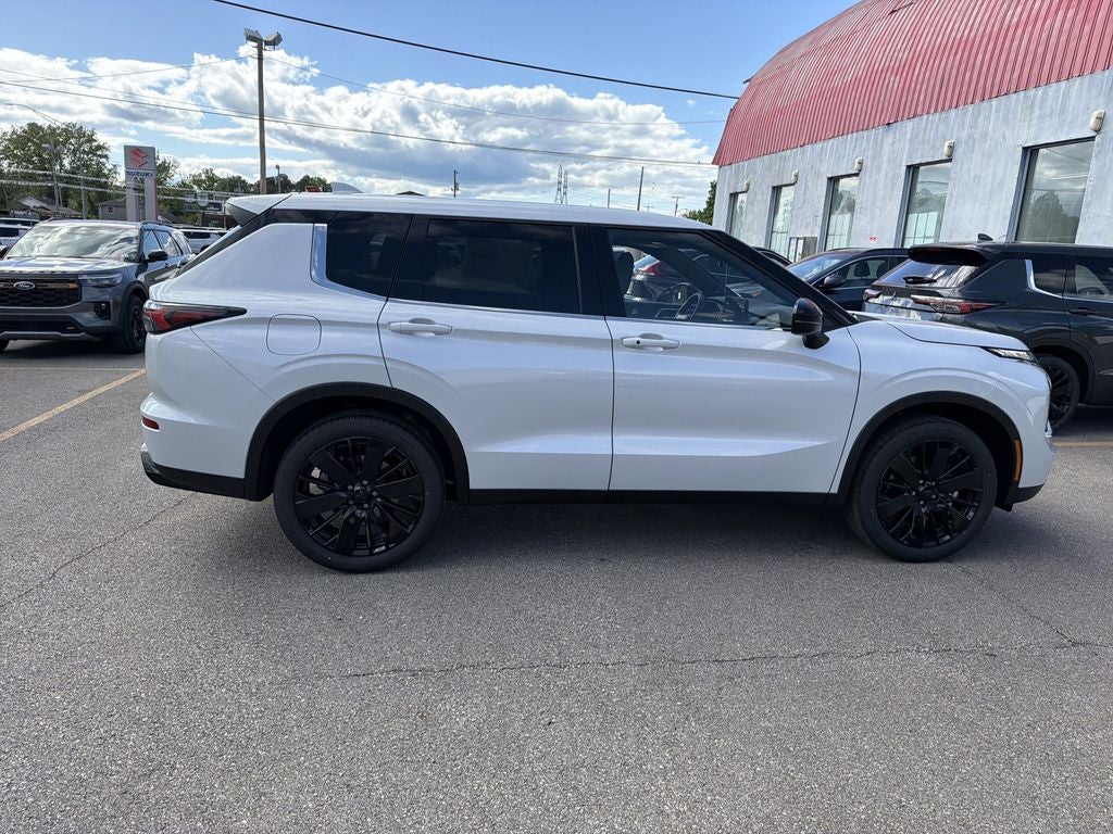 2026 Mitsubishi Outlander LE