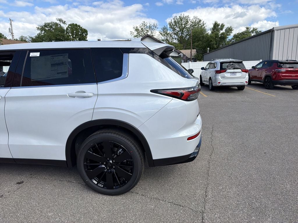 2026 Mitsubishi Outlander LE