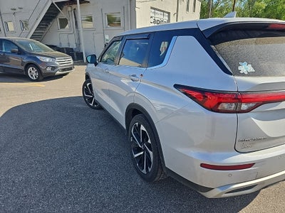 2022 Mitsubishi Outlander SE