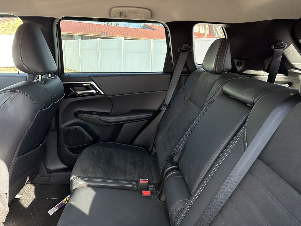 2023 Mitsubishi Outlander SE