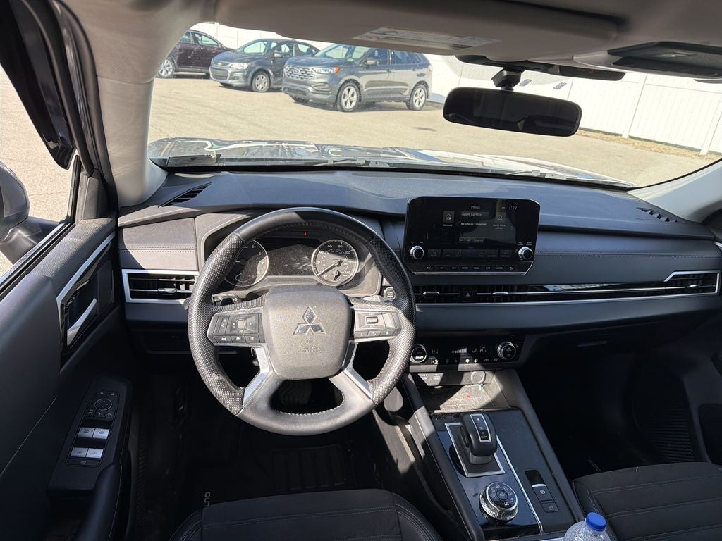 2023 Mitsubishi Outlander SE