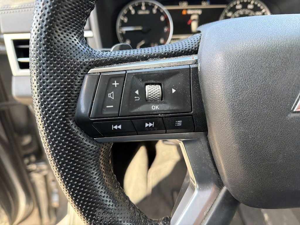 2023 Mitsubishi Outlander SE