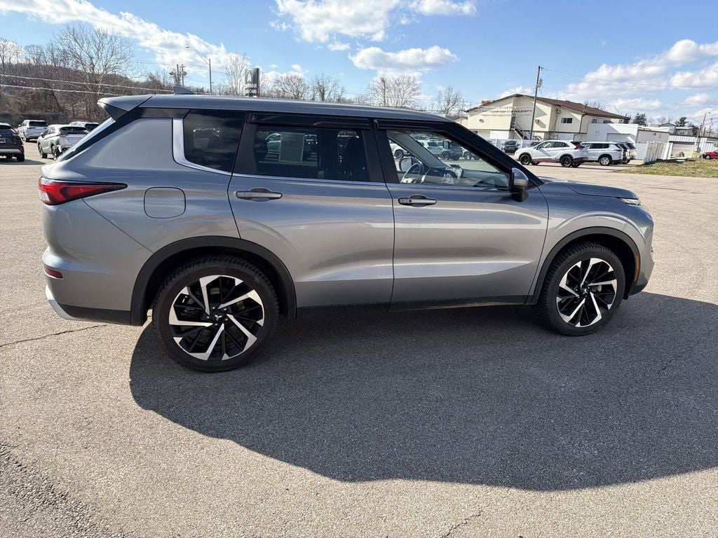 2023 Mitsubishi Outlander SE