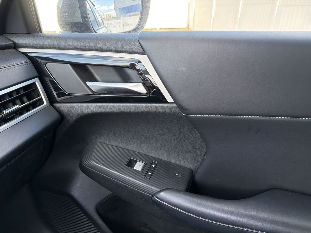 2023 Mitsubishi Outlander SE