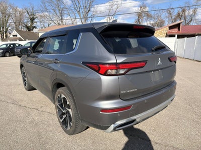 2023 Mitsubishi Outlander SE