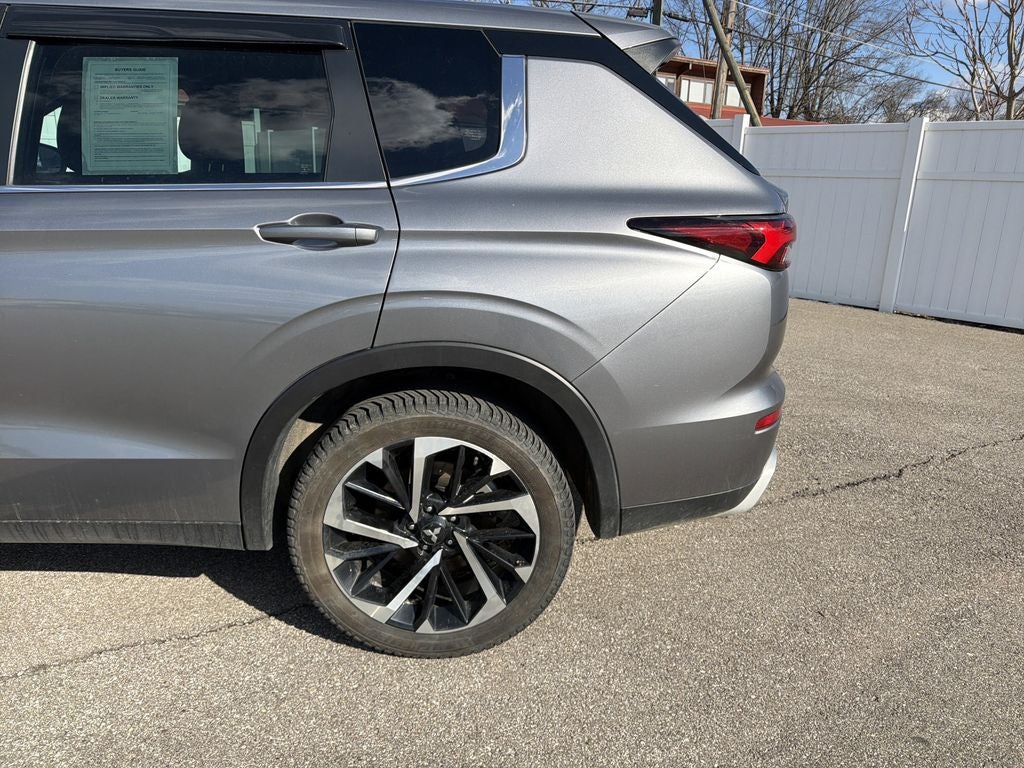 2023 Mitsubishi Outlander SE