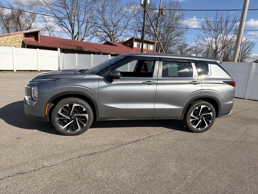 2023 Mitsubishi Outlander SE