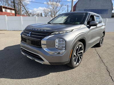 2023 Mitsubishi Outlander SE