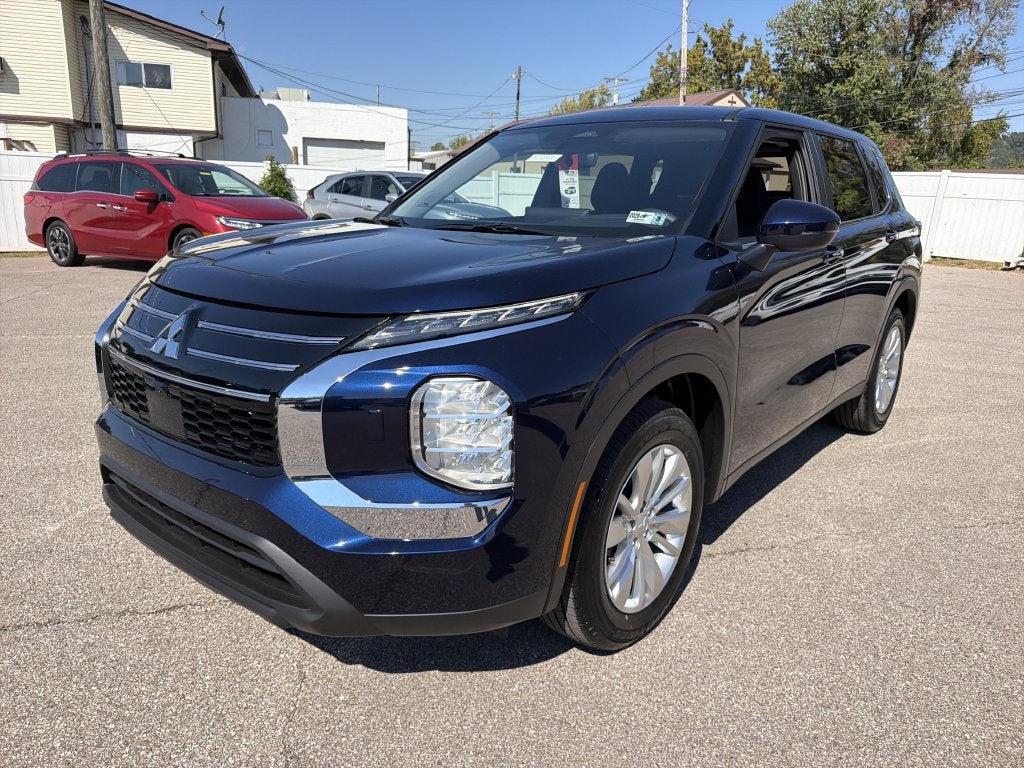 2026 Mitsubishi Outlander ES