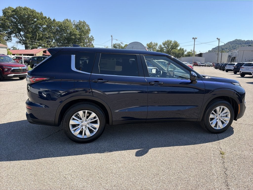 2026 Mitsubishi Outlander ES