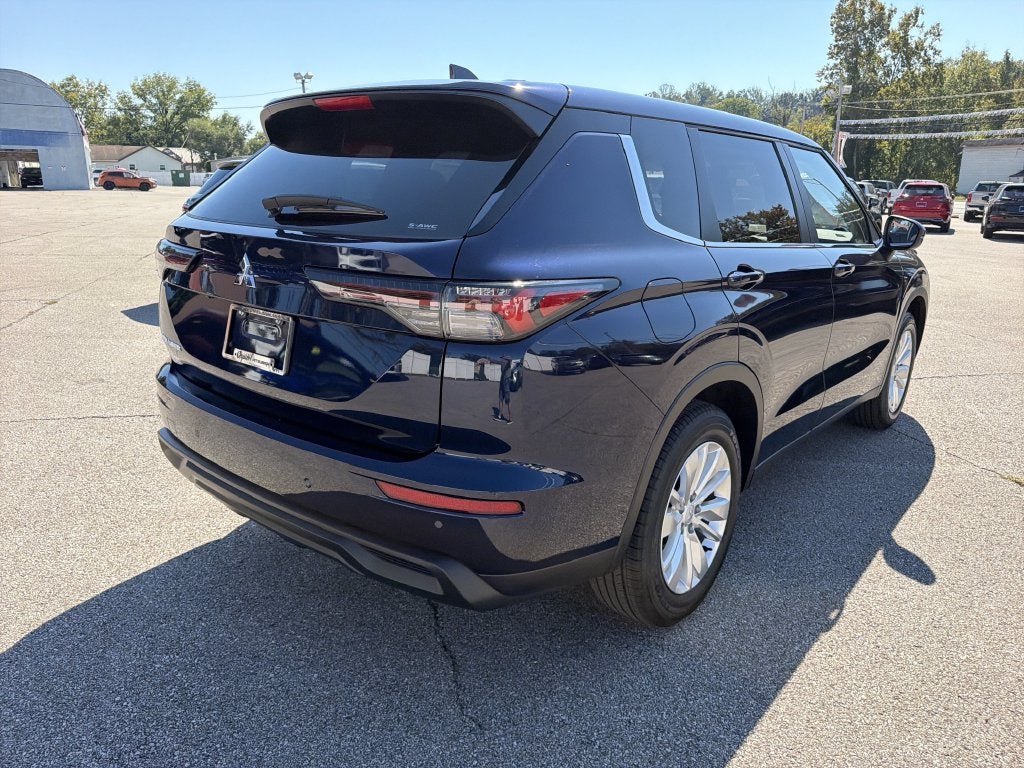 2026 Mitsubishi Outlander ES
