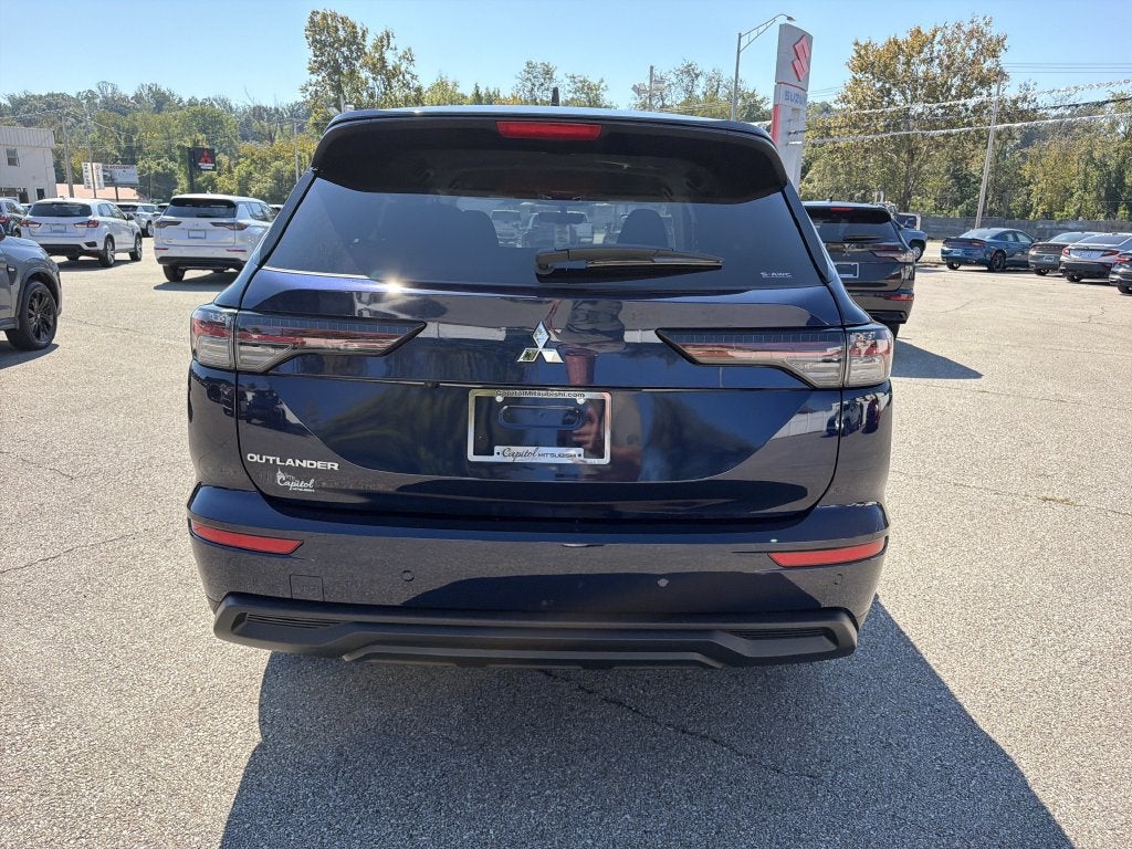2026 Mitsubishi Outlander ES