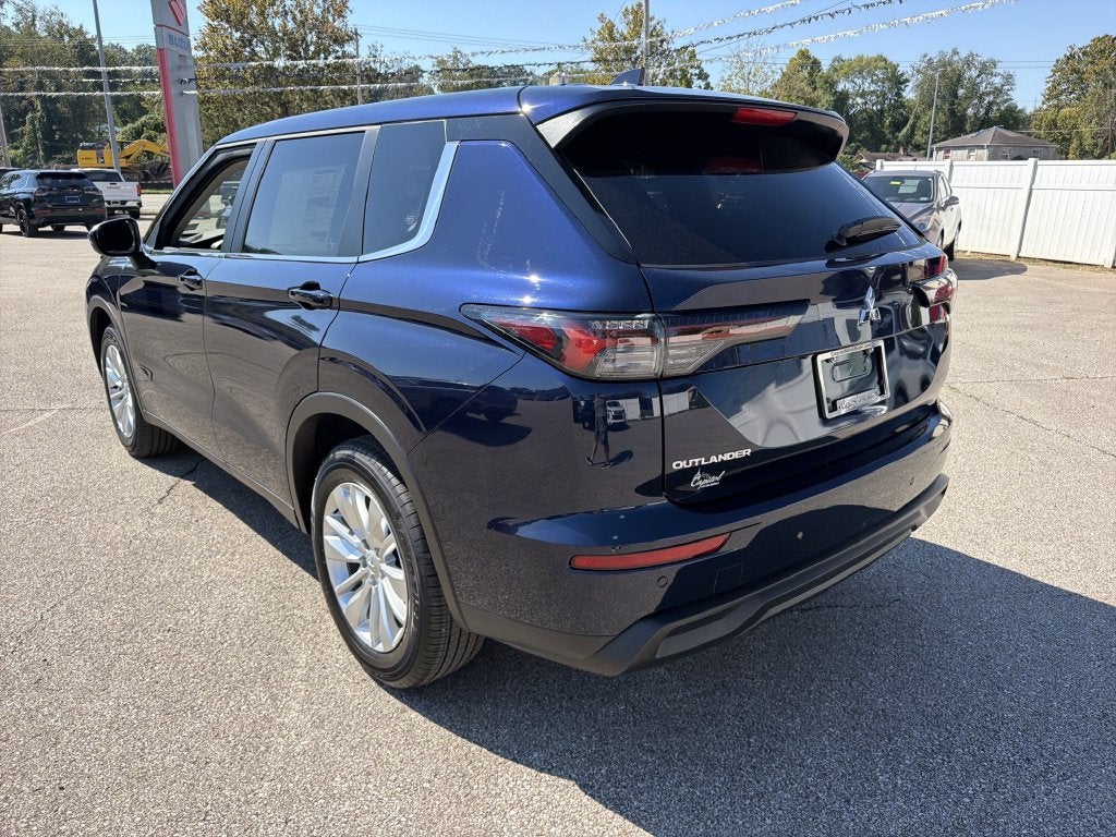 2026 Mitsubishi Outlander ES