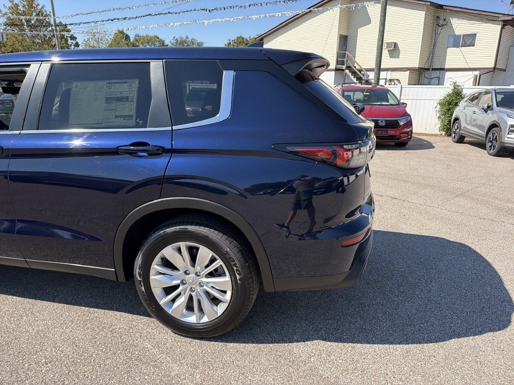2026 Mitsubishi Outlander ES