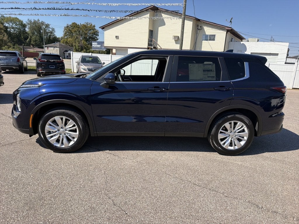 2026 Mitsubishi Outlander ES