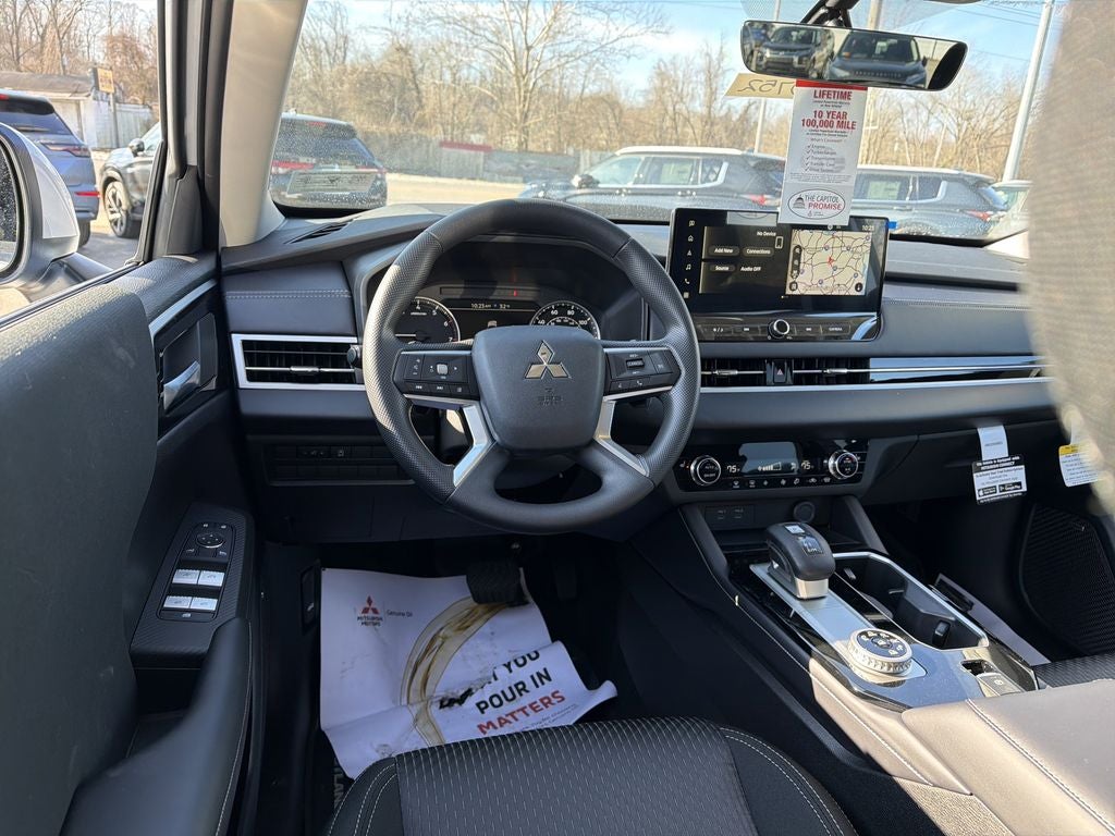 2026 Mitsubishi Outlander ES