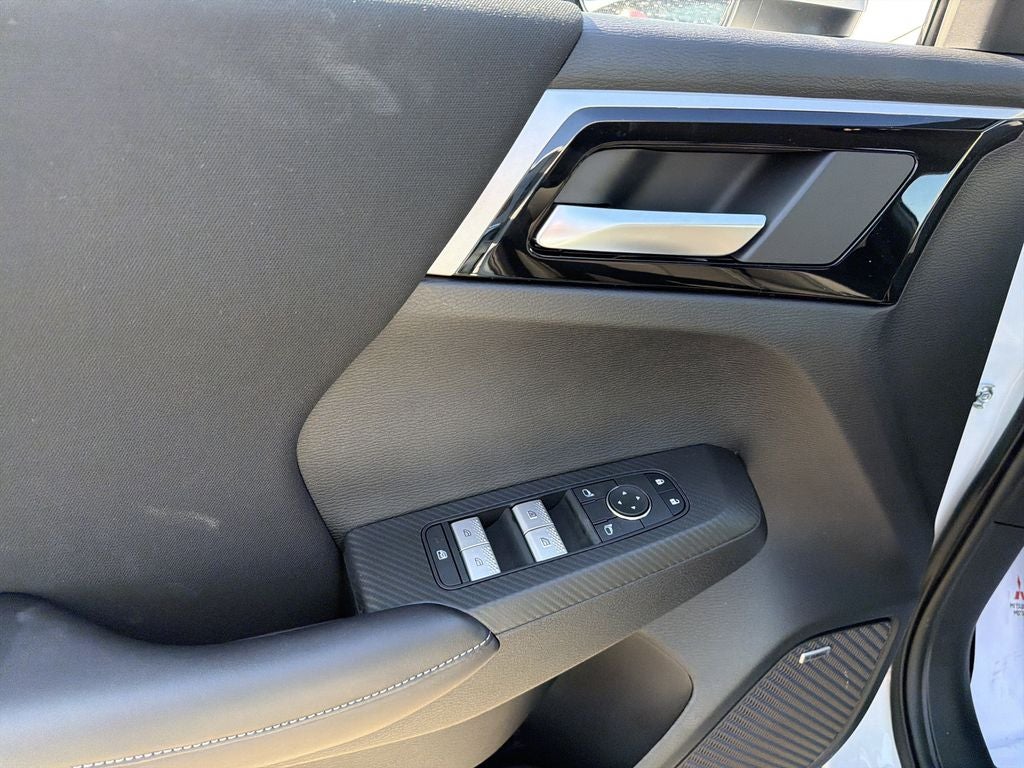 2026 Mitsubishi Outlander ES