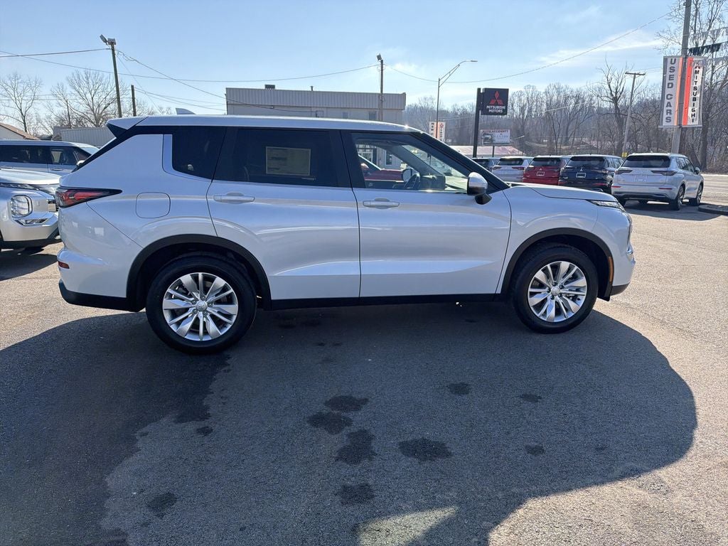 2026 Mitsubishi Outlander ES