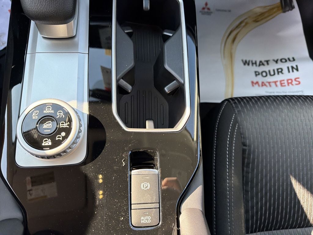 2026 Mitsubishi Outlander ES