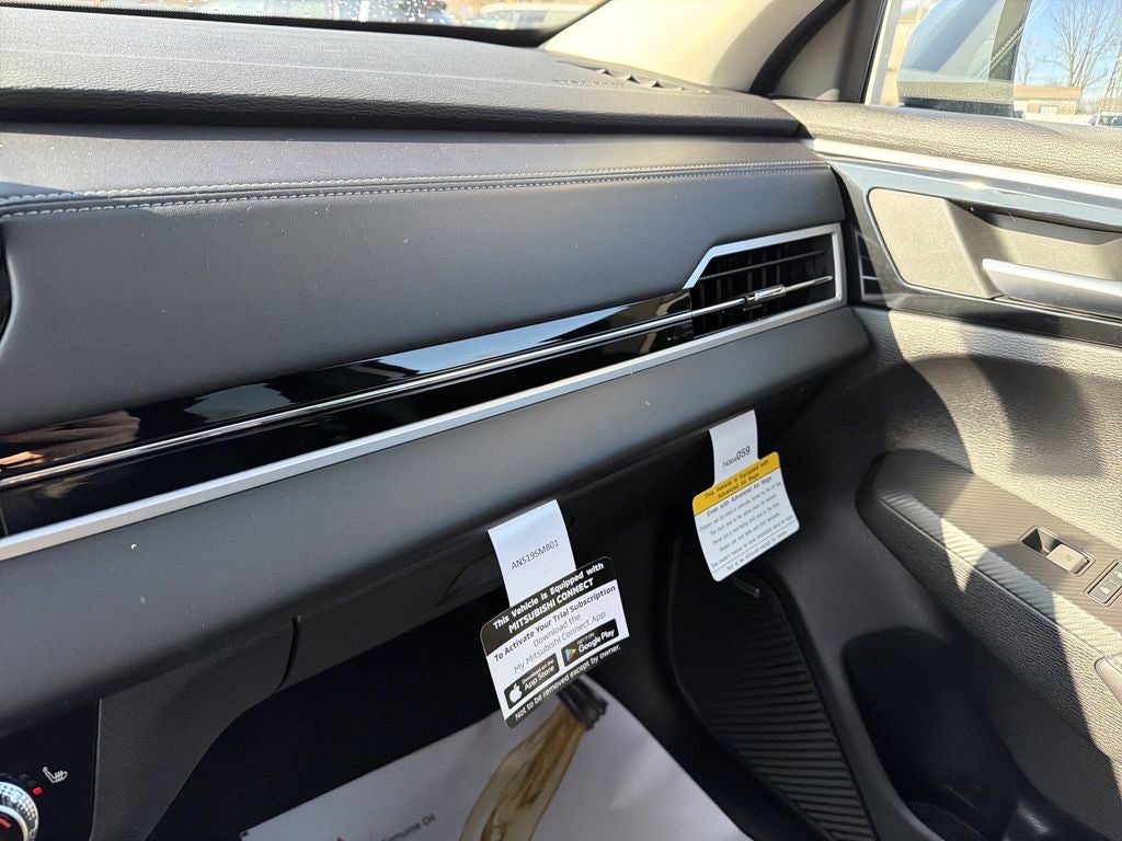 2026 Mitsubishi Outlander ES