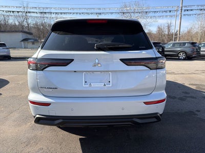 2026 Mitsubishi Outlander ES