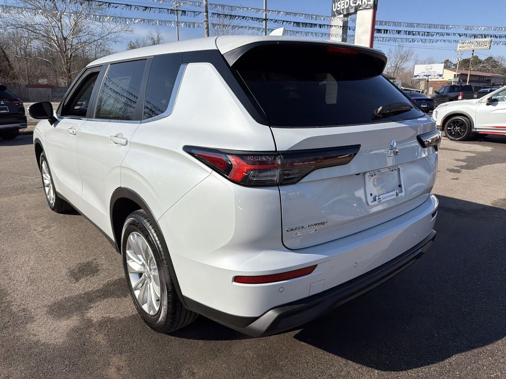 2026 Mitsubishi Outlander ES