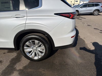 2026 Mitsubishi Outlander ES