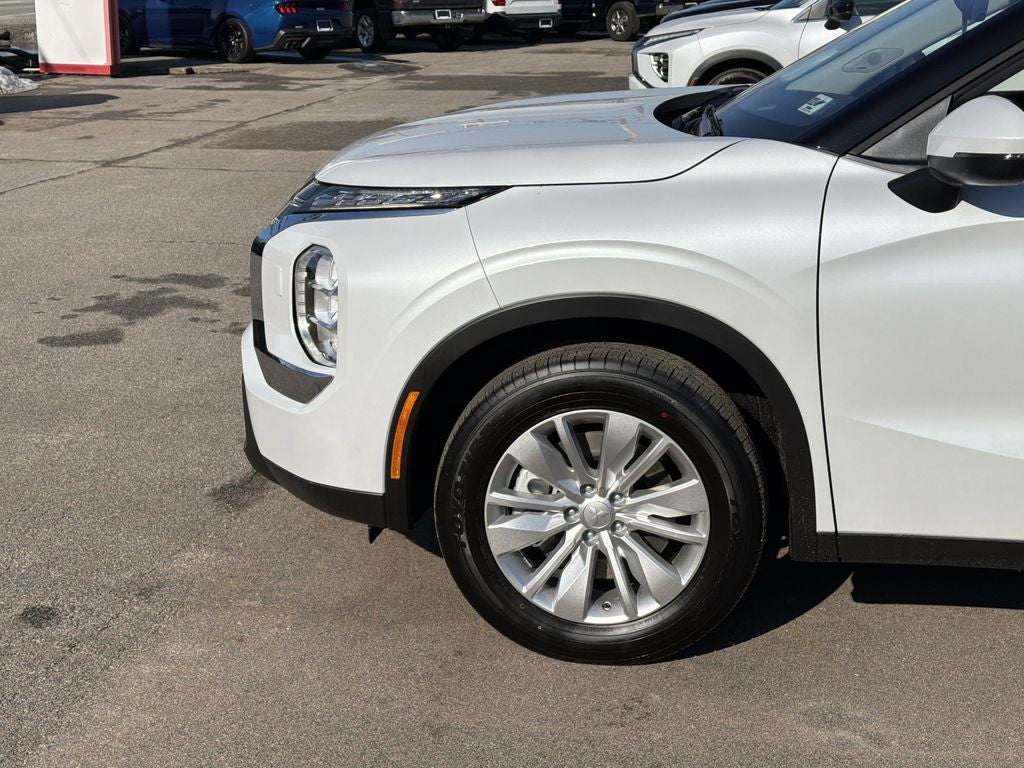 2026 Mitsubishi Outlander ES