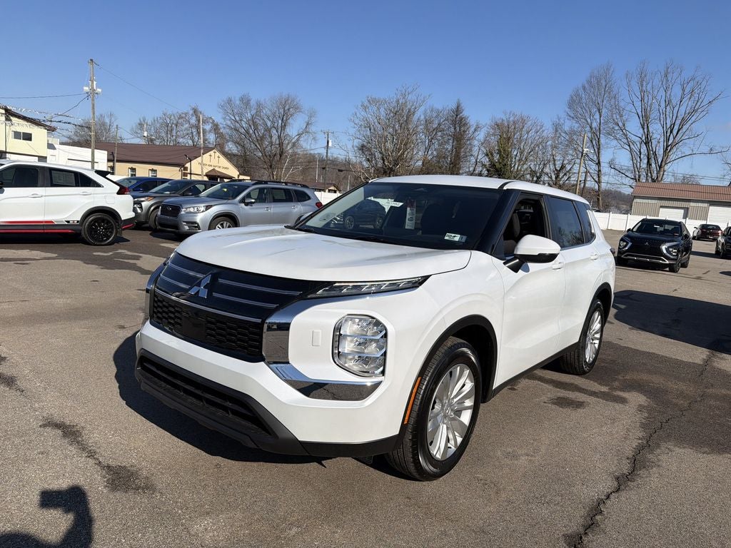 2026 Mitsubishi Outlander ES