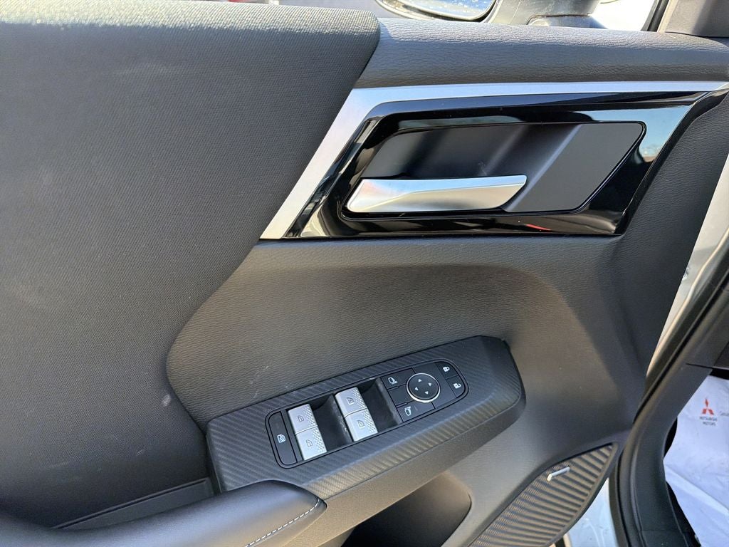 2026 Mitsubishi Outlander ES