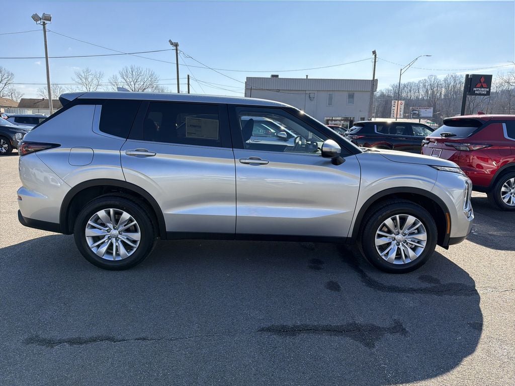 2026 Mitsubishi Outlander ES