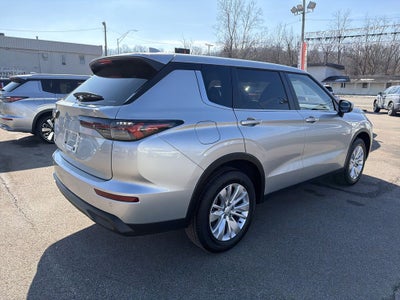 2026 Mitsubishi Outlander ES