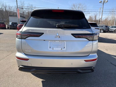 2026 Mitsubishi Outlander ES