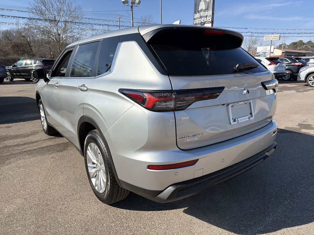 2026 Mitsubishi Outlander ES