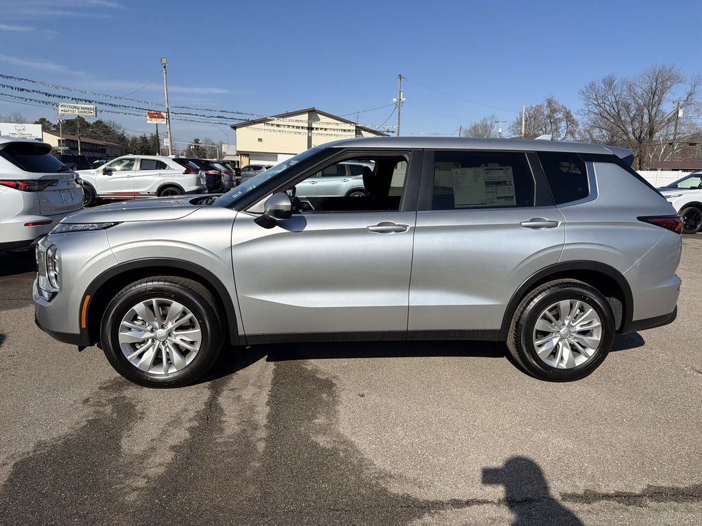 2026 Mitsubishi Outlander ES